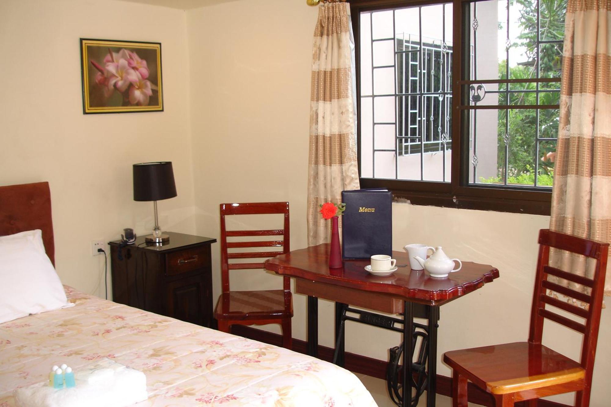 Home Stay Stc Bed And Breakfast Udon Thani Esterno foto